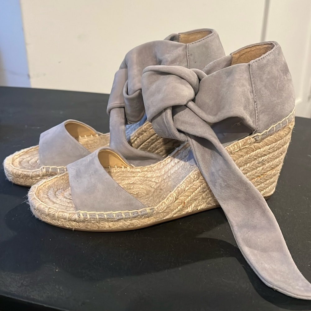 Splendid brand size 7 gray suede open toe wedges super cute!